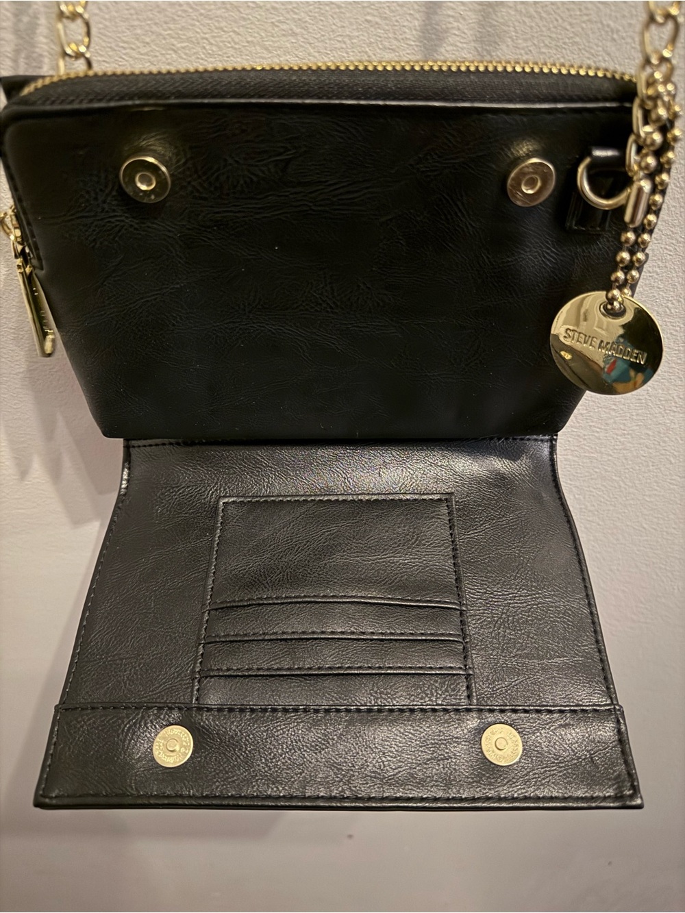 Steve Madden Black Crossbody Wallet Purse Gold Chain - Picture 4 of 6
